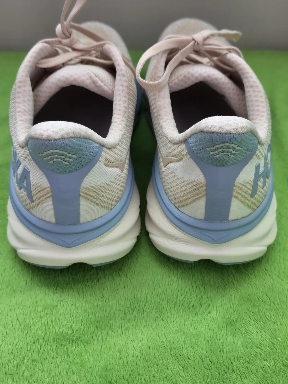 Hoka Women's Clifton 9 Running Shoe - Beige & Light Blue Accent